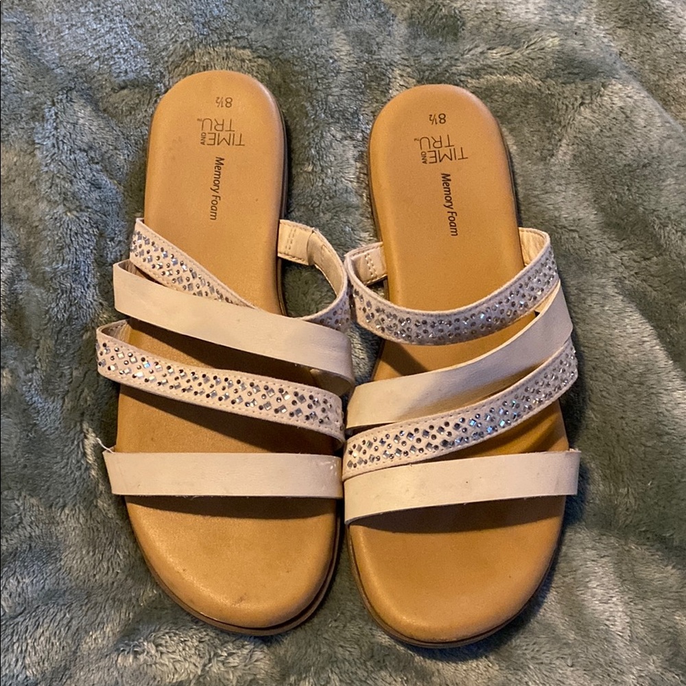 Time and Tru Women's White Sandals